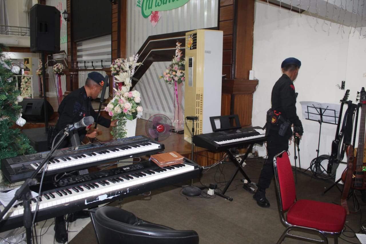 Brimob Sterilisasi Gereja Jelang Perayaan Natal di Kota Luwuk