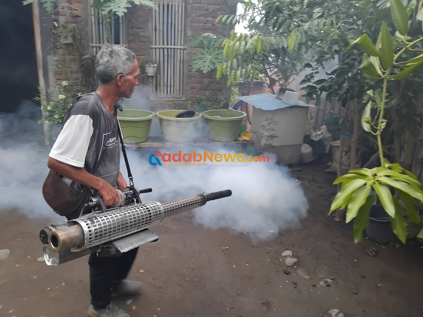 Dinkes Lembata Lakukan Foging di Daerah Endemi DBD