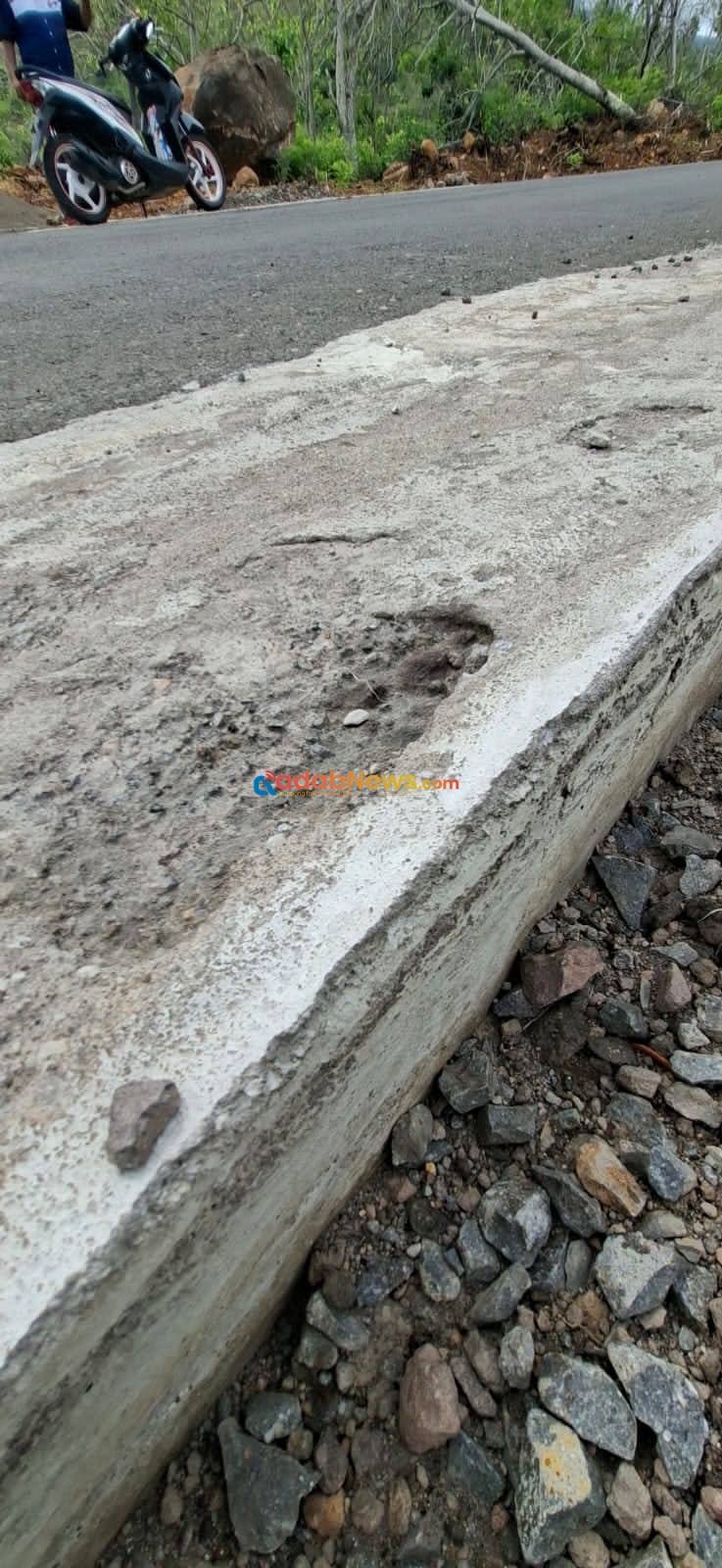 Baru Selesai Dikerjakan, Ruas Jalan Lamalera–Puor Senilai Rp1 Miliar Sudah Mengalami Kerusakan