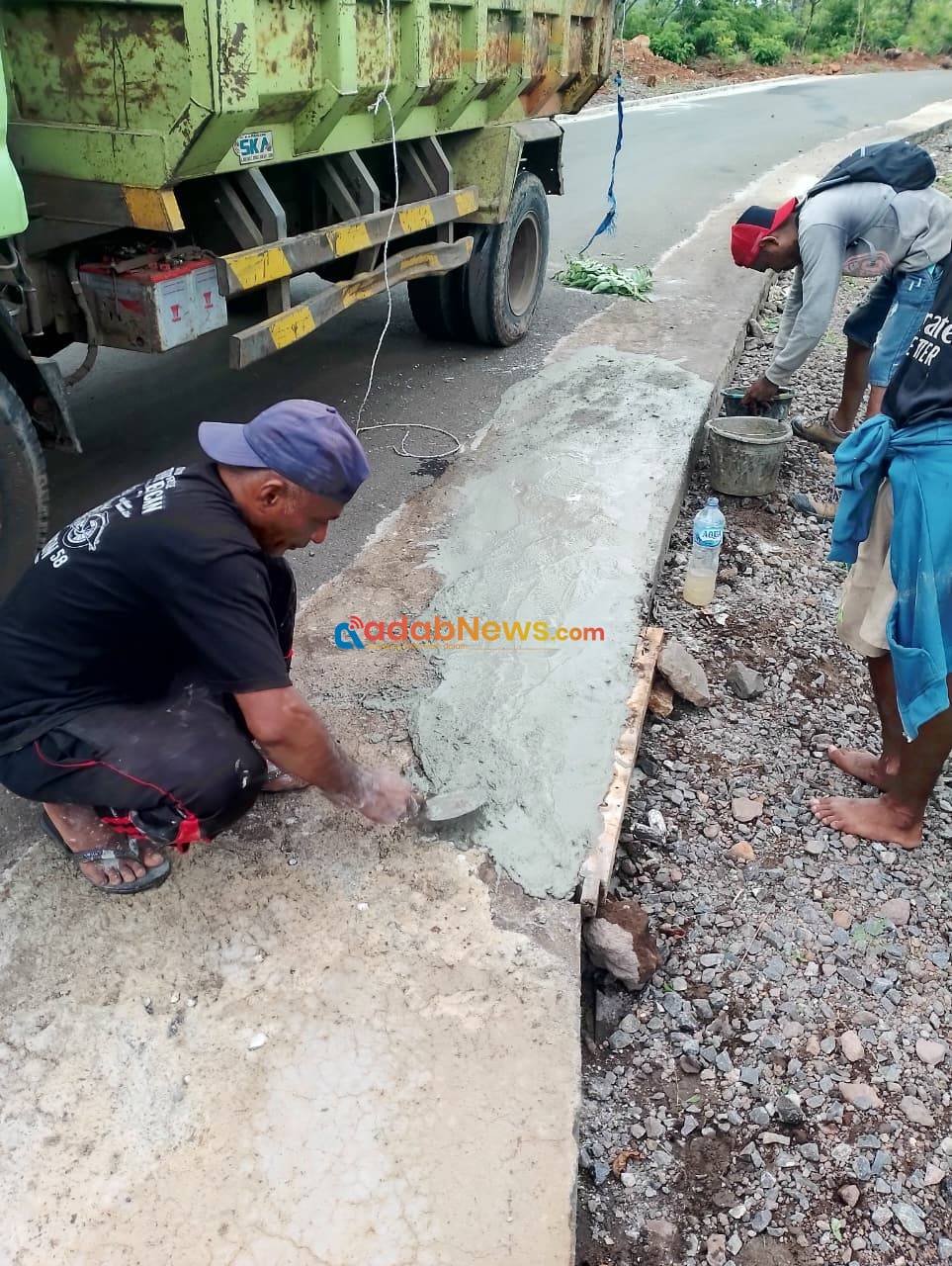 Responsif, Kontraktor Langsung Perbaiki Ruas Jalan Lamalera–Puor yang Disorot DPRD