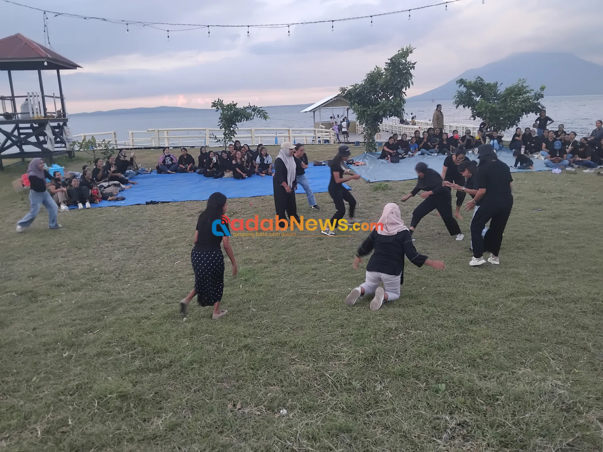 HUT ke-75 IBI di Harnus, Para Bidan Kenakan Kostum Hitam dan Sampaikan Seruan kepada Pemerintah
